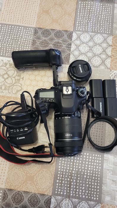 Maquina fotografica Canon 80 d com objetivas e baterias