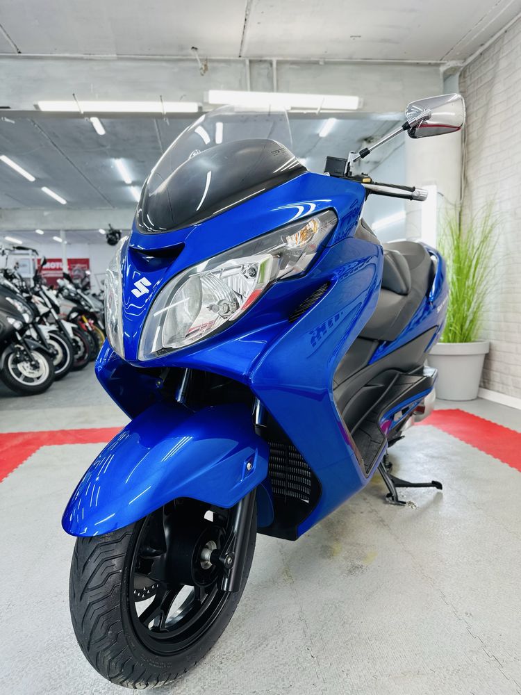 скутер Suzuki Skywave Type S 250 в ідеальному стані тільки з Японії