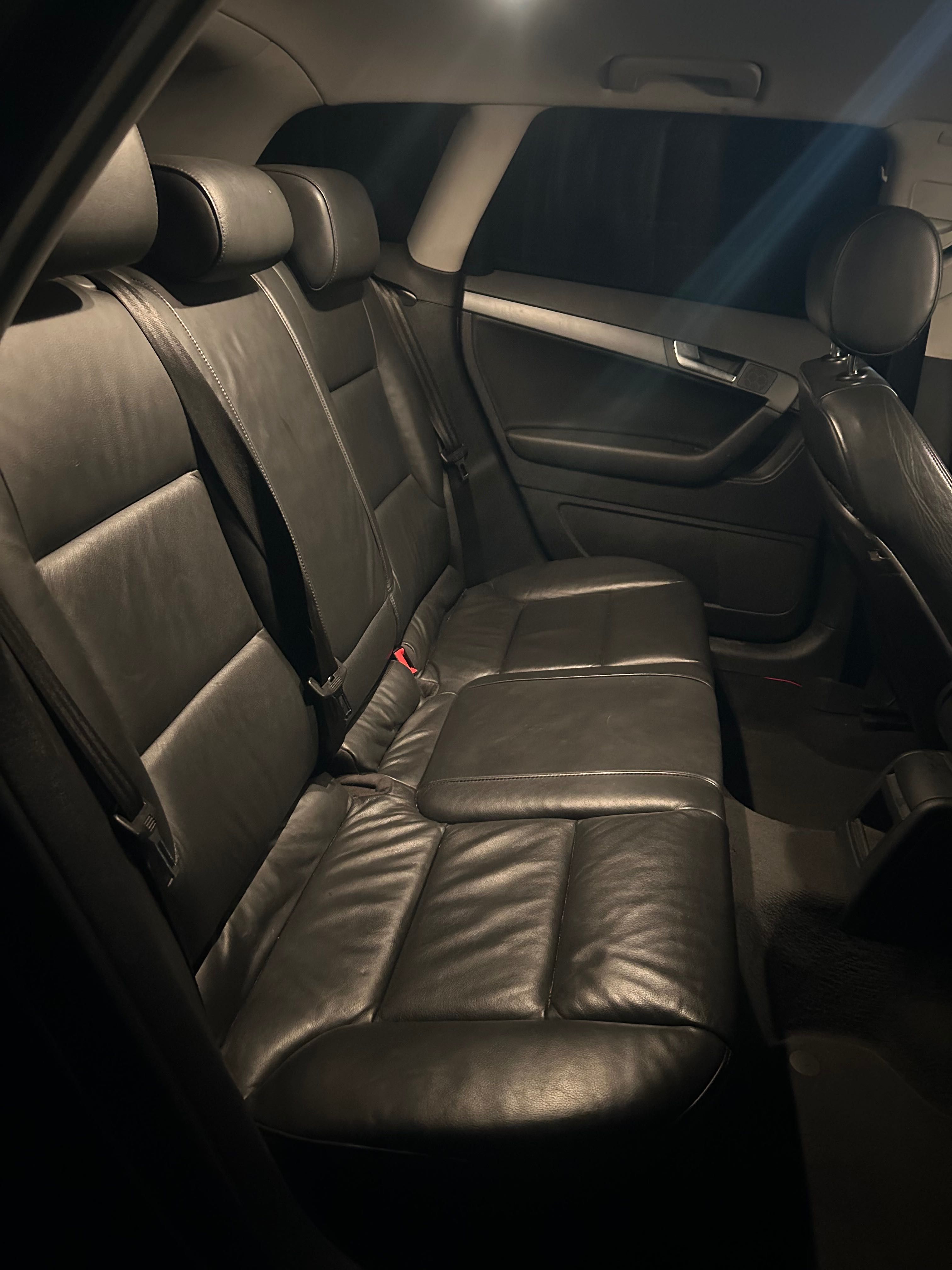 Audi A3, 2013 com
180.000 km, Impecável!