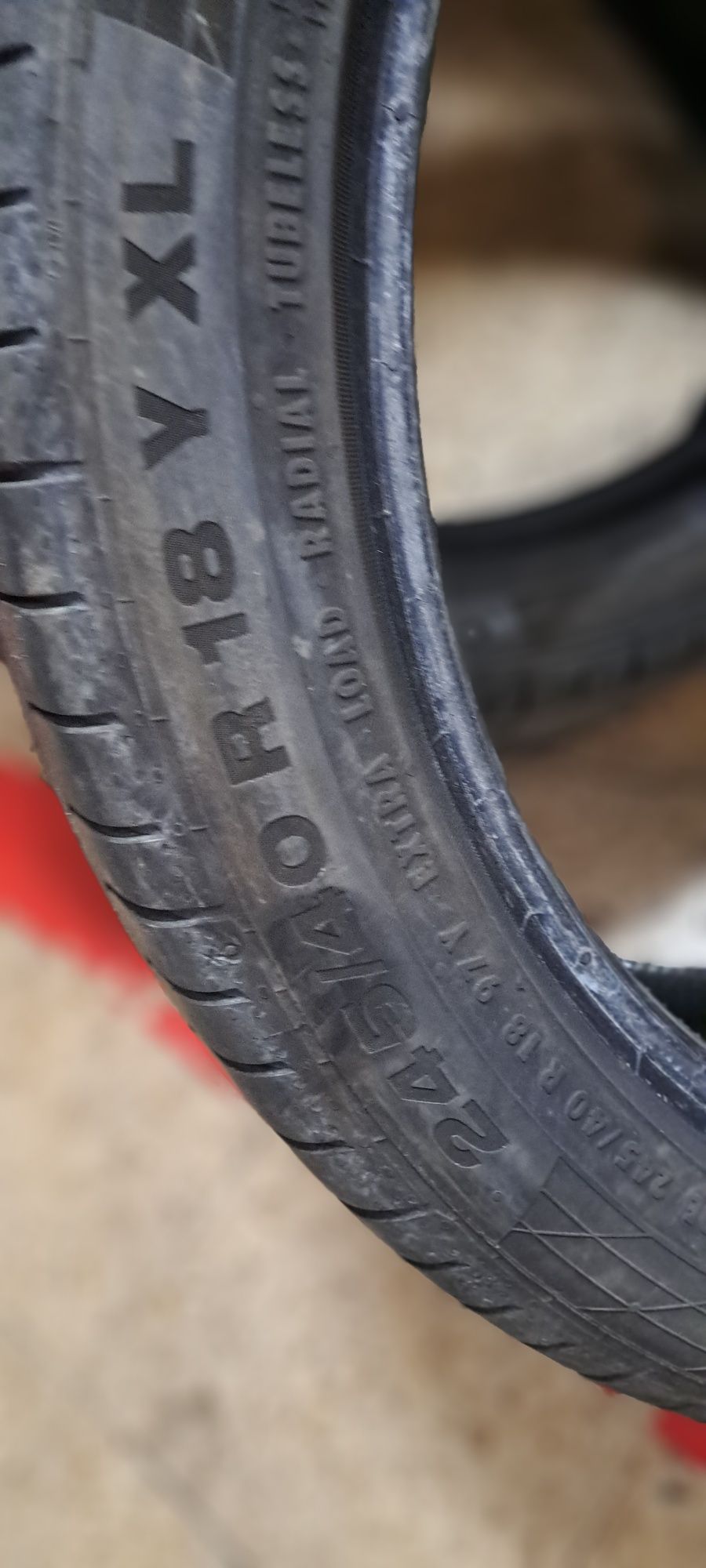 Pneus 245/40/18 continental