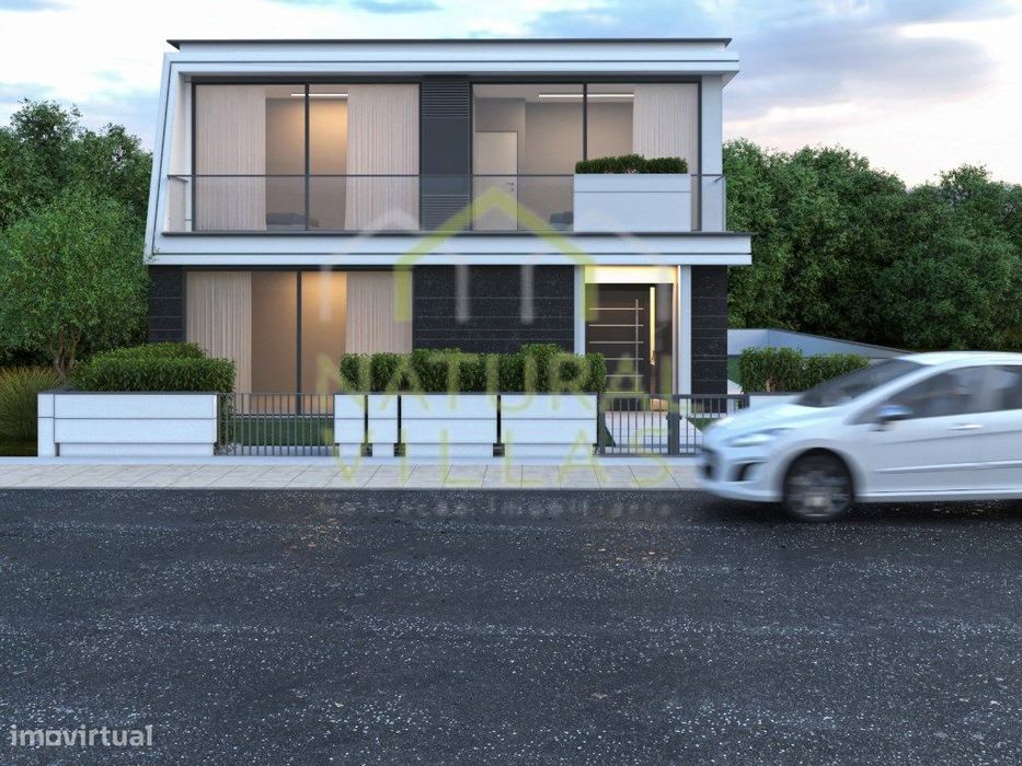 Moradia de Luxo T4 com Piscina e Garagem Chave na Mão