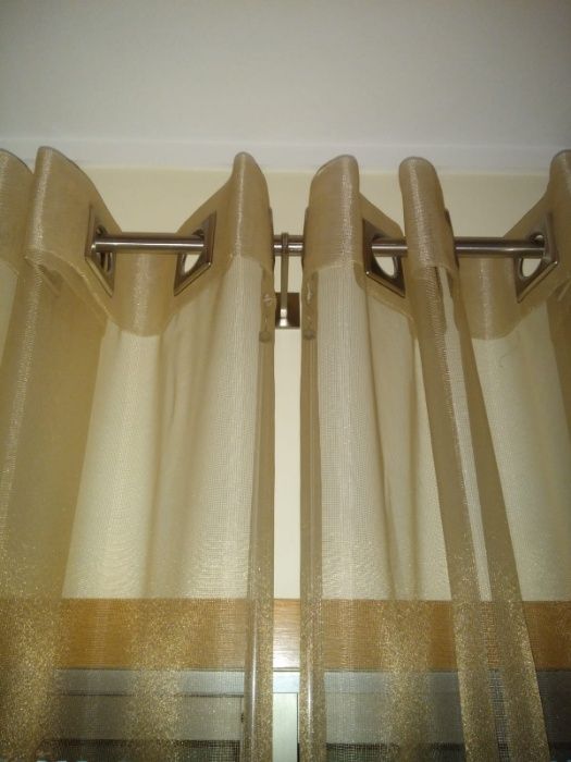2 conjuntos de cortinados (organza + reposteiros + varões inox)