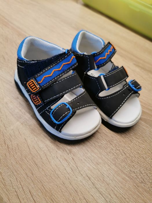 Sandałki dziecięce