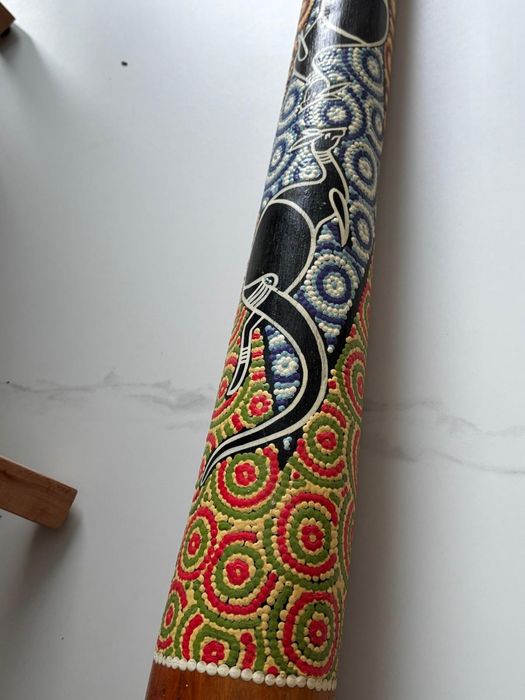 Ozdoba Afrykanska didgeridoo, tradycyjny instrument dęty australijskic