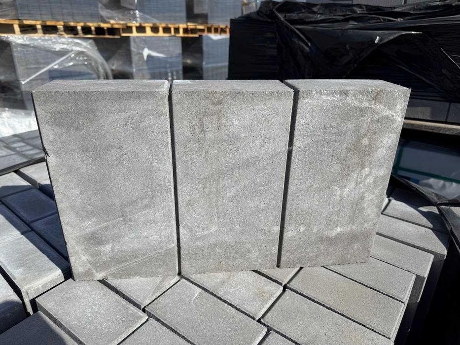 WYPRZEDAŻ Obrzeże Treo trio sami obrzeża betonowe krawężnik 2 gatunek