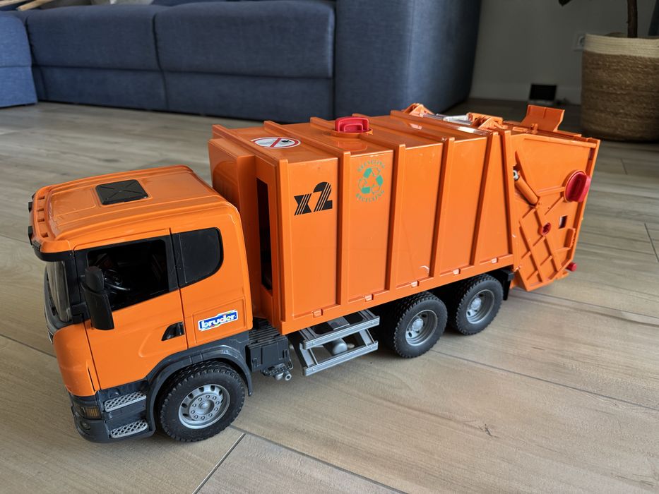 Сміттєвоз Bruder (60 см з металу)