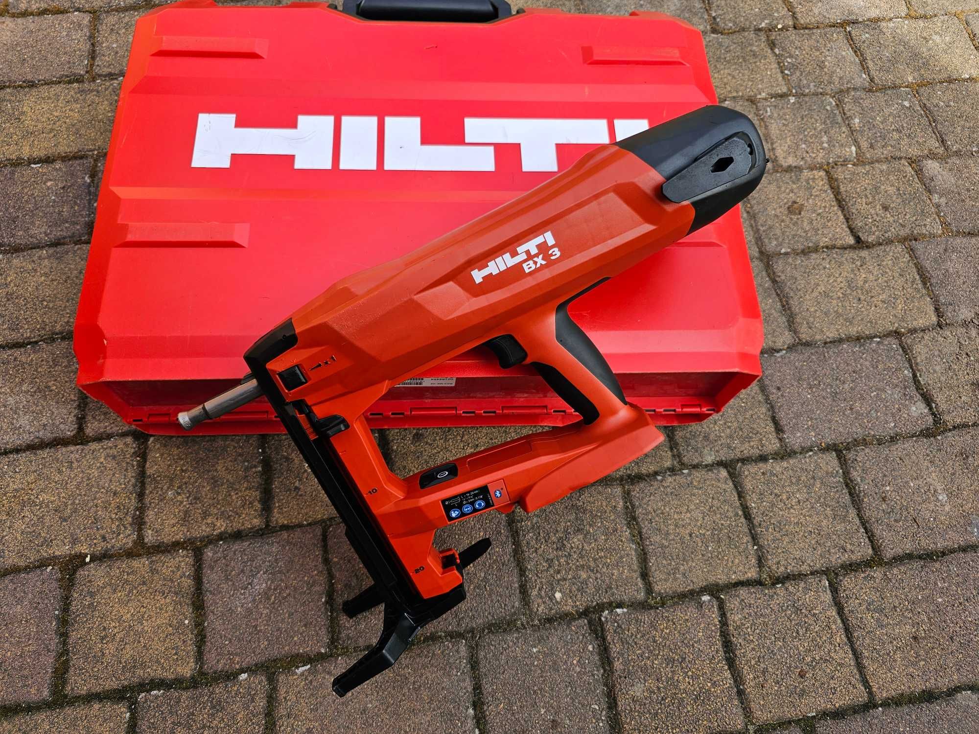 OSADZAK HILTI BX 3 faktura zestaw jak nowy 2022 2x5,2Ah