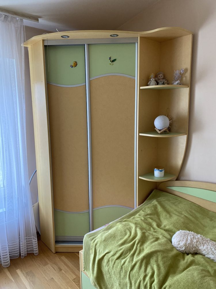 Комплект меблів у дитячу кімнату