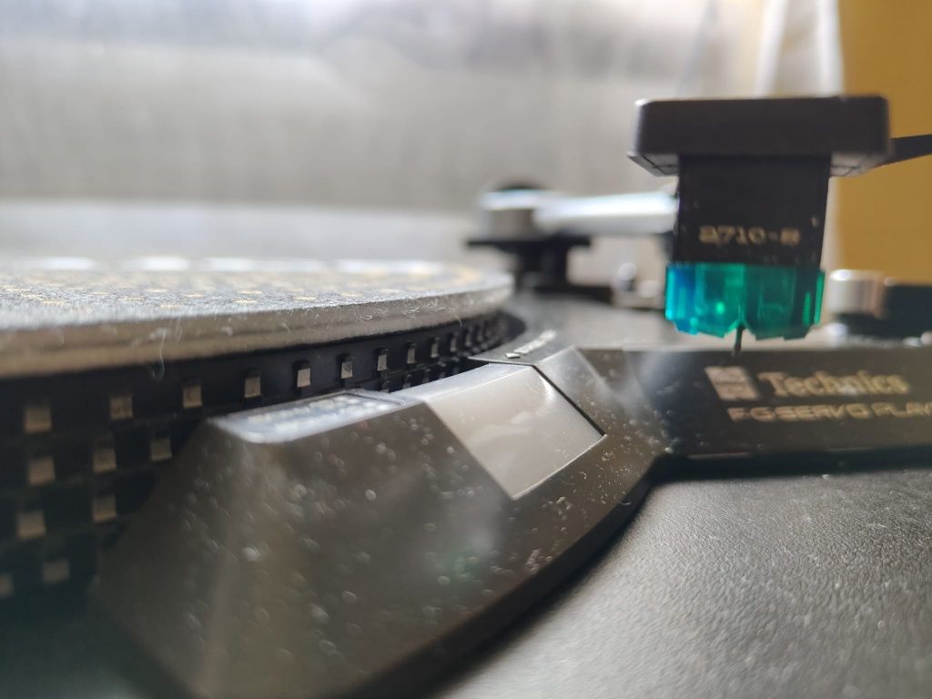 Gramofon Technics SL 23