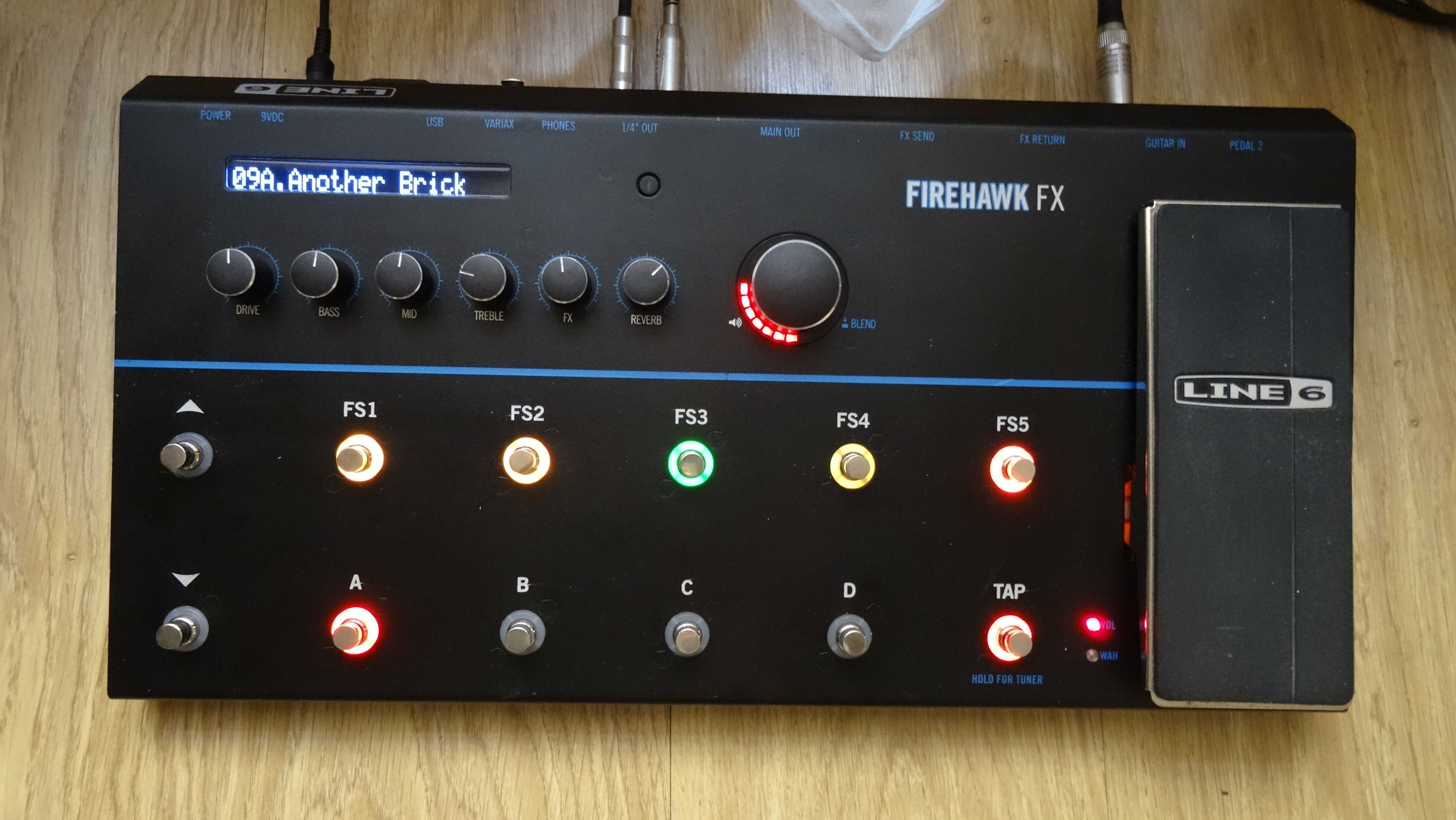 FIREHAWK FX - multiefekt git. od LINE 6