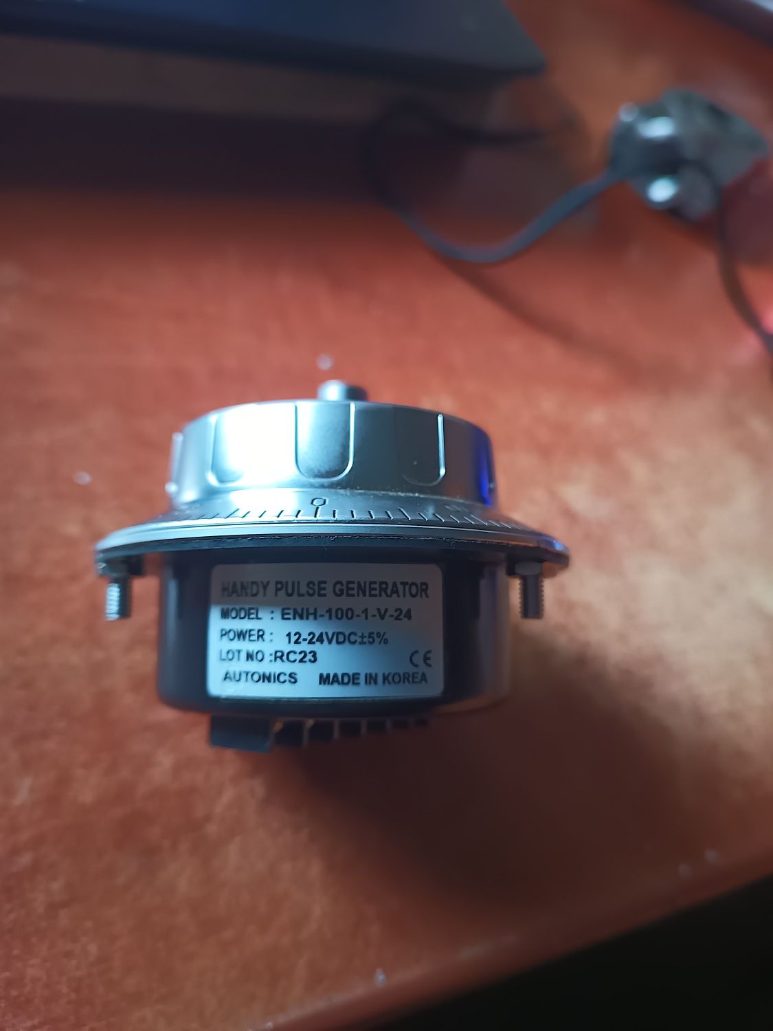 Enkoder przyrostowy typu ręcznego Autonics ENH-100-1-V-24