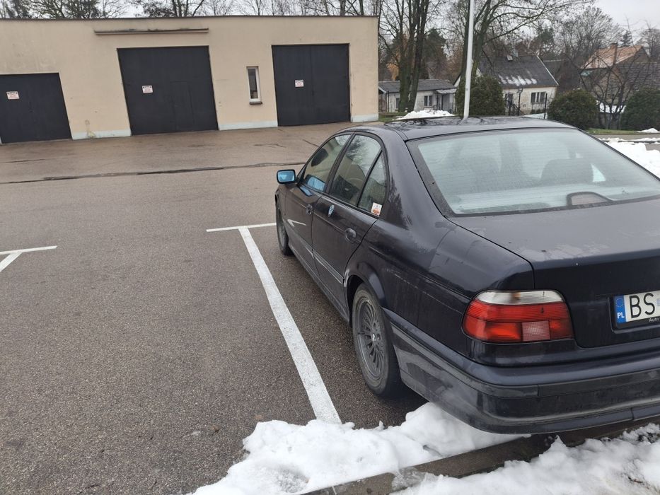 Bmw 5.         E39