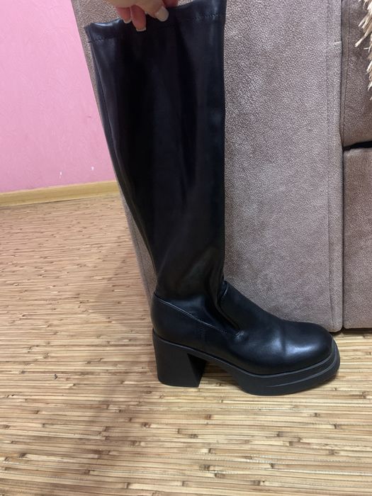 Сапоги на квадратному каблуці