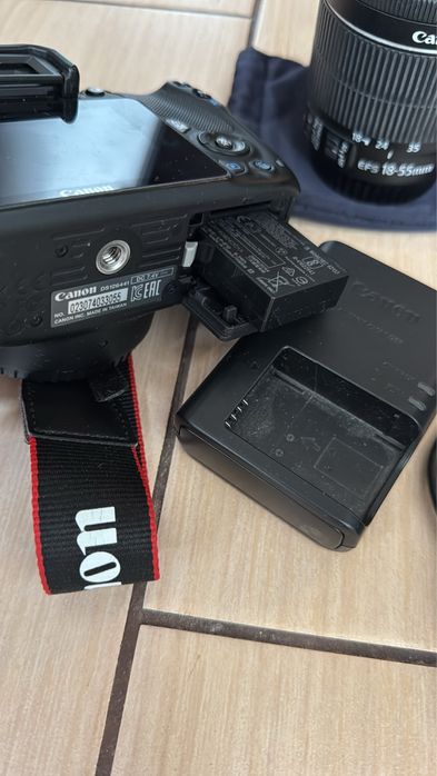 Цифровий фотоапарат Canon EOS 100D бу,стан відмінний