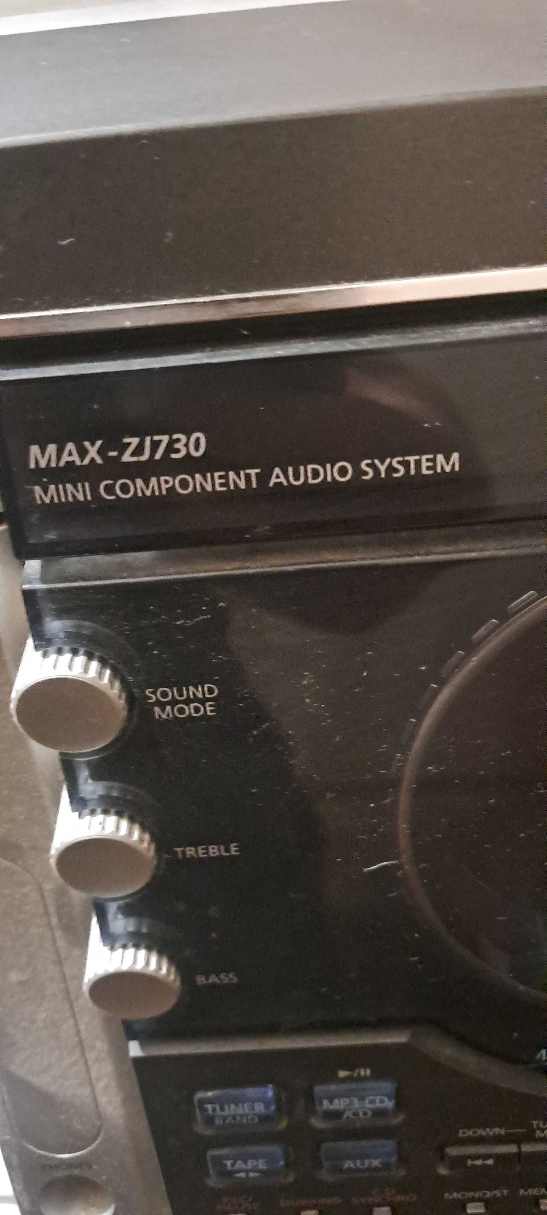 Есть встроенный  bluetooth Музыкальный центр samsung max ZJ730