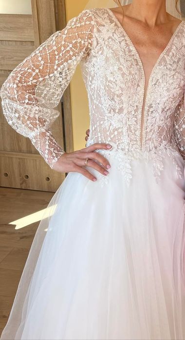 Piękna suknia ślubna długi rękaw