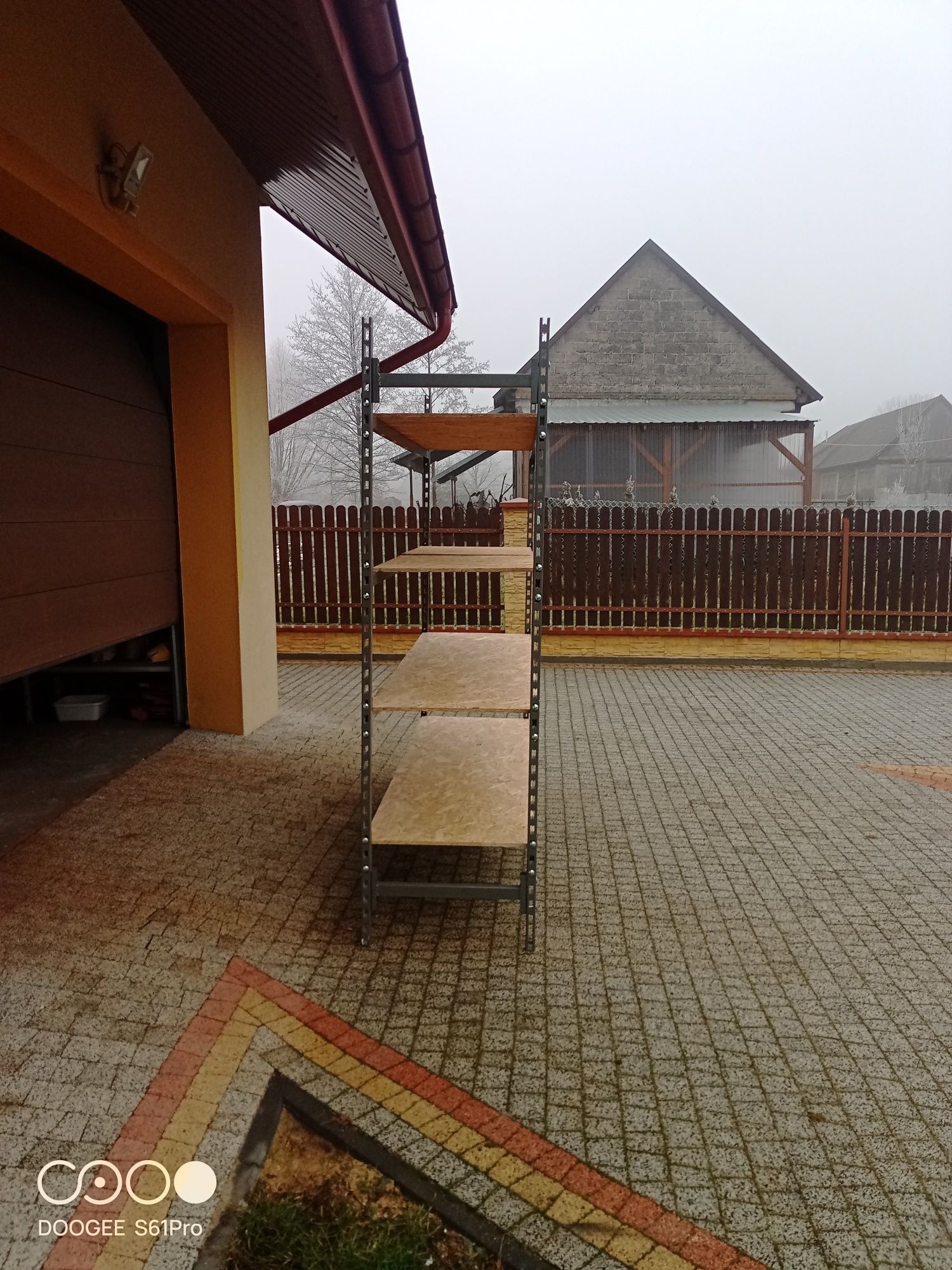 Regały skrecane i na zatrzaski