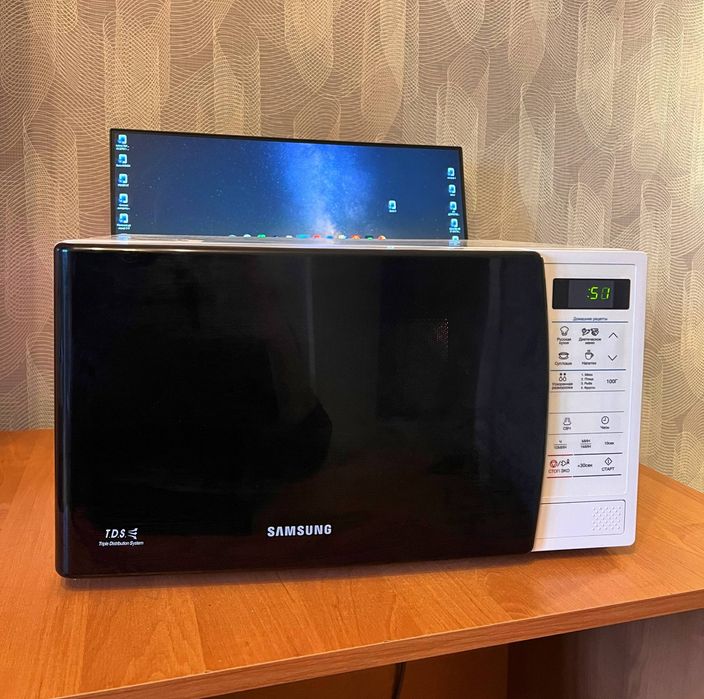 Микроволновка дуже гарна, є доставка Samsung