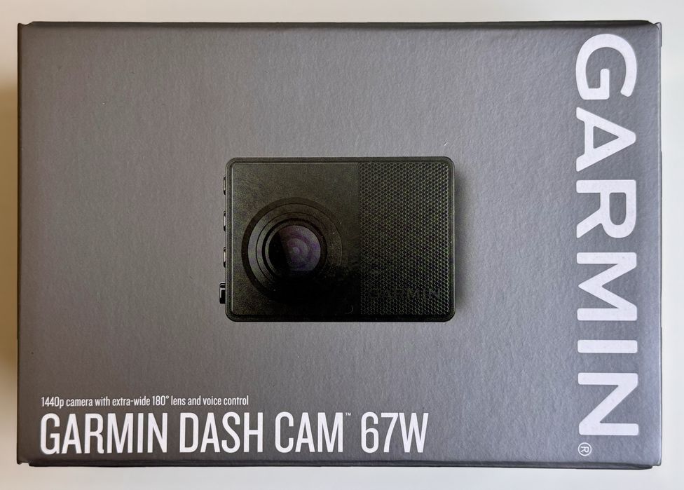 Câmara de filmar para automovel Garmin Dash Cam 67W