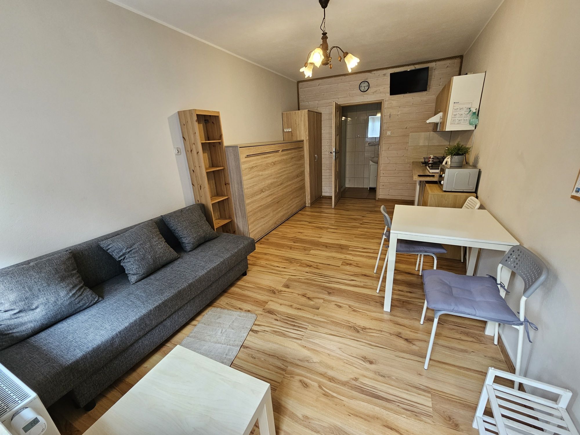 Całoroczny samodzielny miniapartament pokój