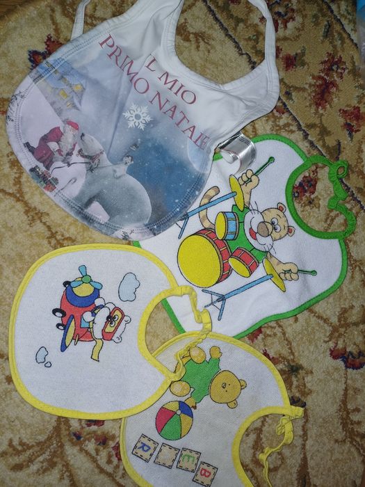 Дитячі слюнявчики, нагрудники, шарфіки