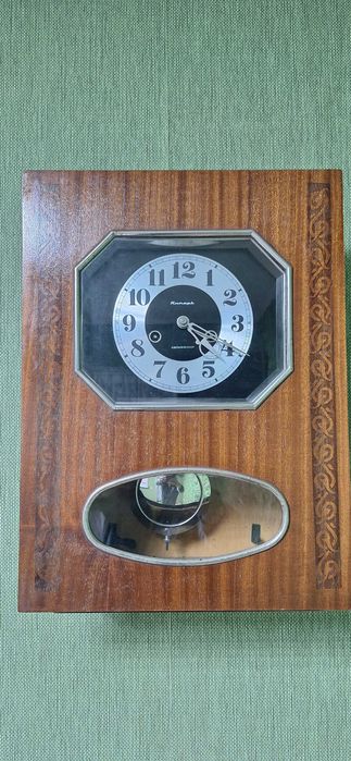 Часы настенные  Янтарь с боем .Куранты.