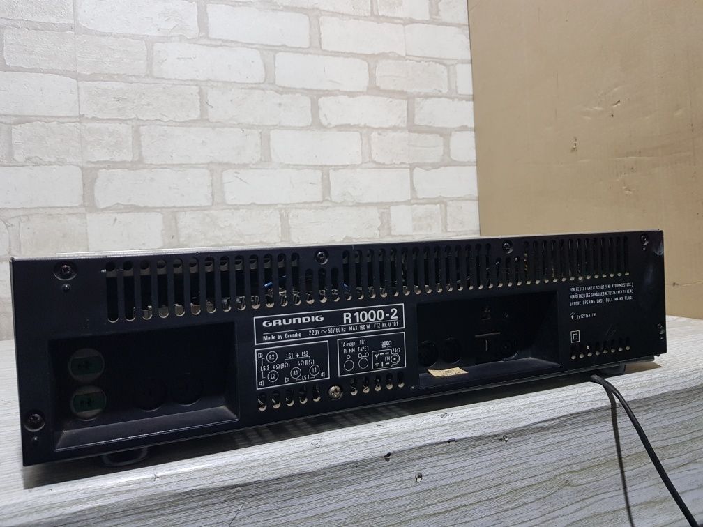 AM/FM Стерео ресивер/підсилювач Grundig R 1000-2 2x35 Вт б/у