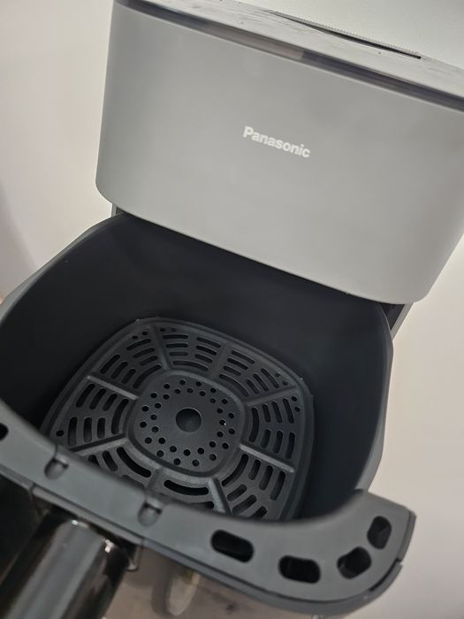 Air fryer Panasonic
NF-CC500SXE 5I z okienkiem
do obserwacji postępów
