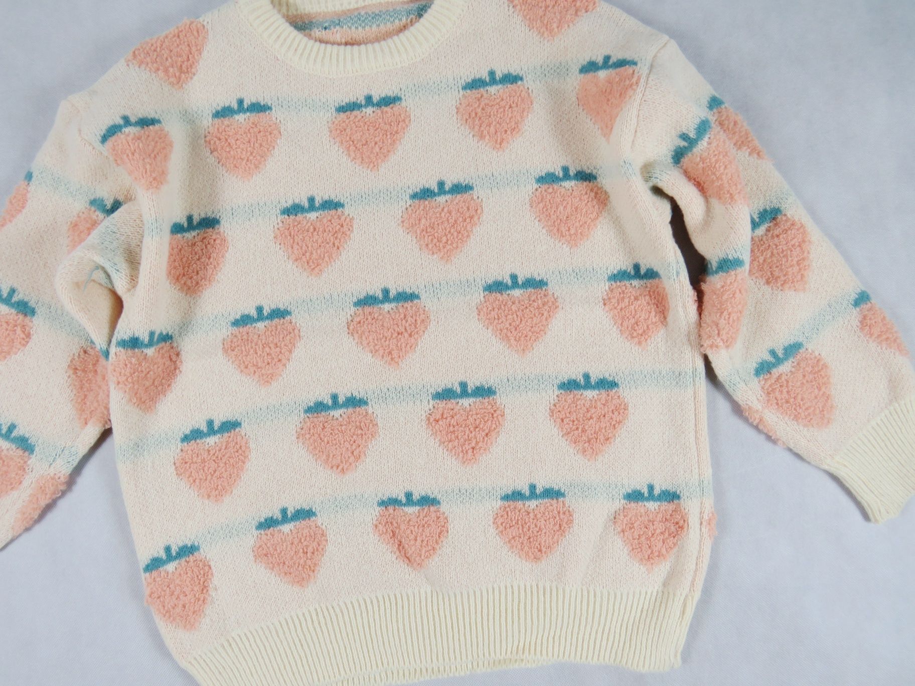 Kremowy sweterek w truskawki M/L nowy sweter strawberry pattern