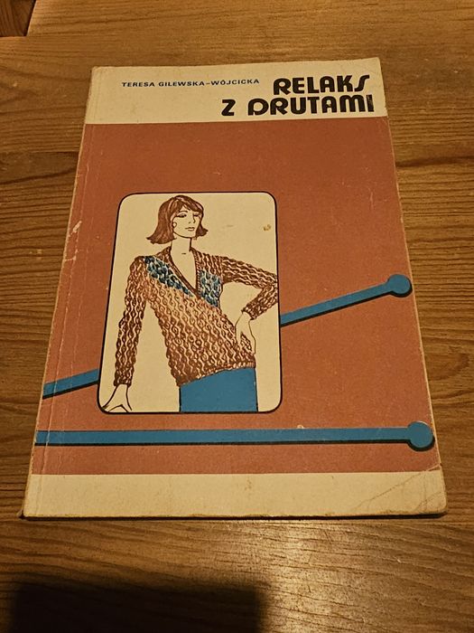 Książka Relaks z drutami rok 1983 za 10 zł