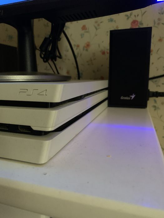 Ps4 Pro 1tb + 2 игры