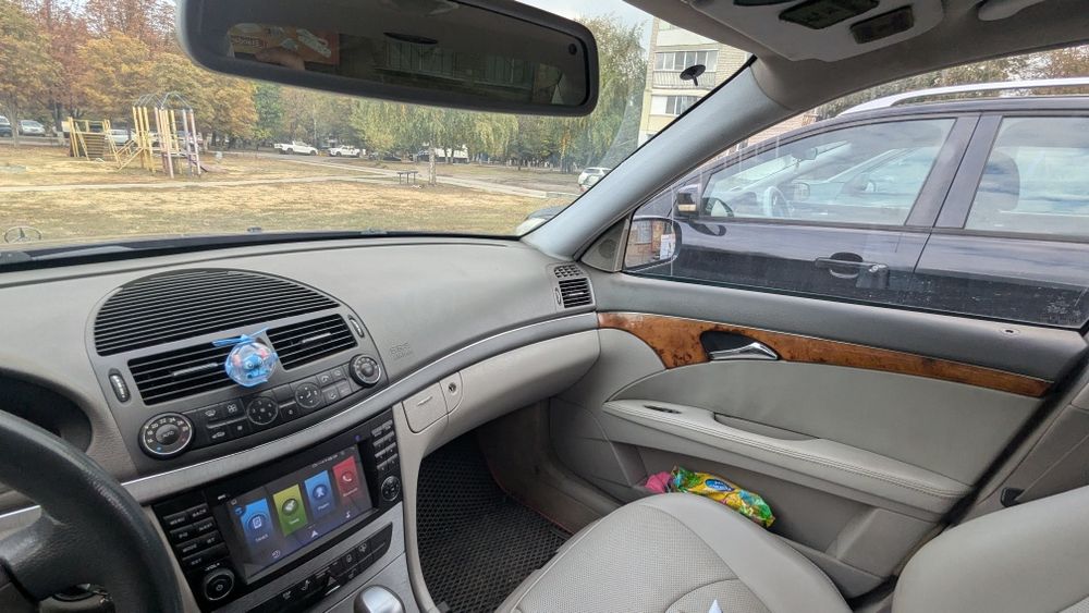 Mercedes E-Class W211 2.7D AT 2002