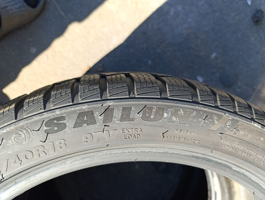 Резина 245/40/18 зима майже нова