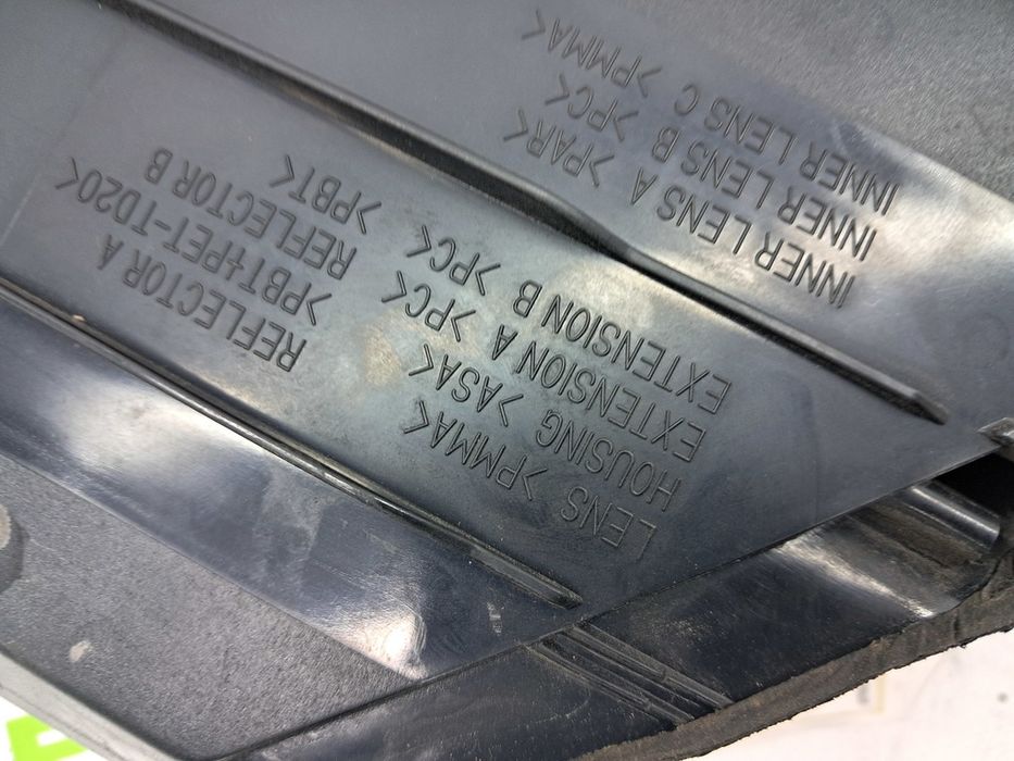 Фонарь задний внешний (в крыло) правый MAZDA MAZDA 3 BM 14-18