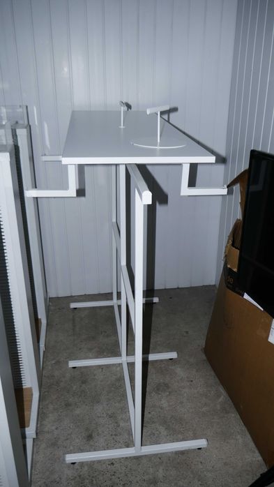 Meble sklepowe gabloty wieszaki