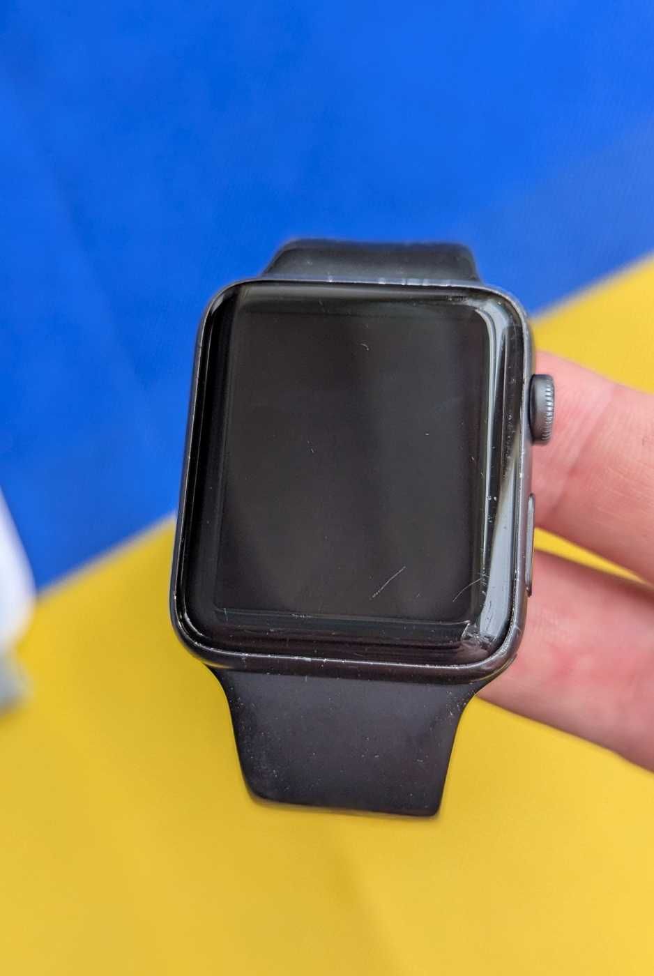 Доступні все працює Apple Watch series 2 42 mm  акб 84%