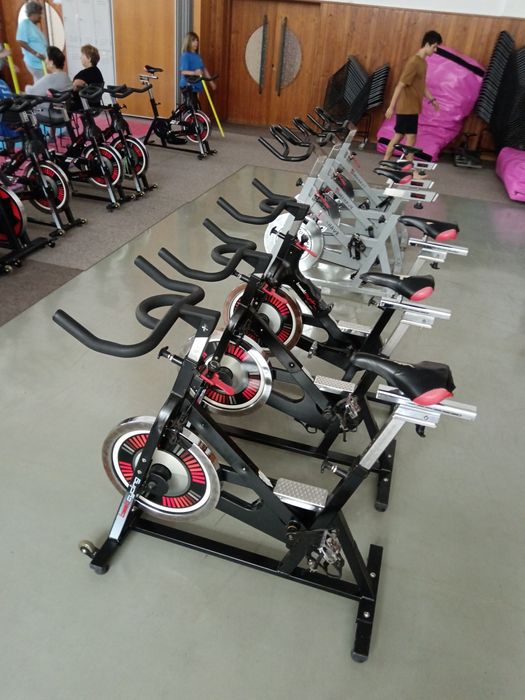 Bikes cycling e Banco Supino