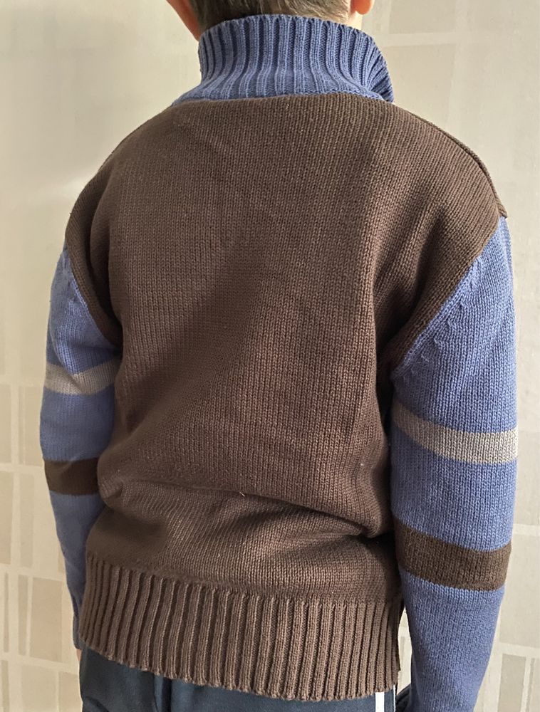 Sweter bluza  chłopiec ze stójka 128 cm