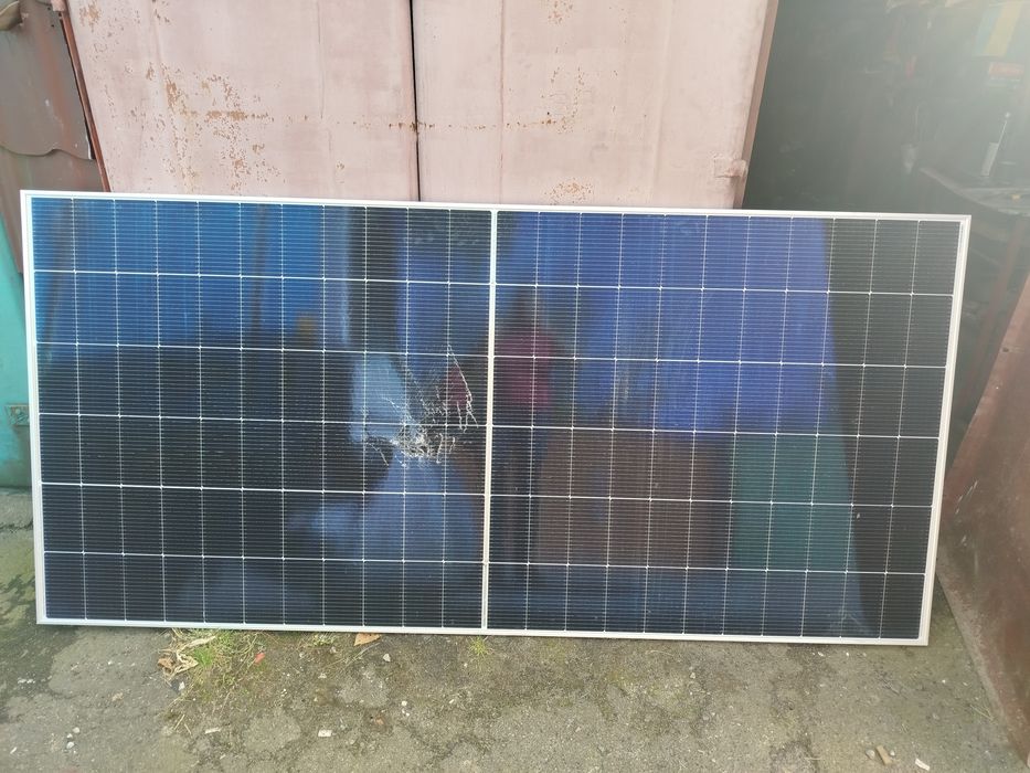 Сонячні панелі .