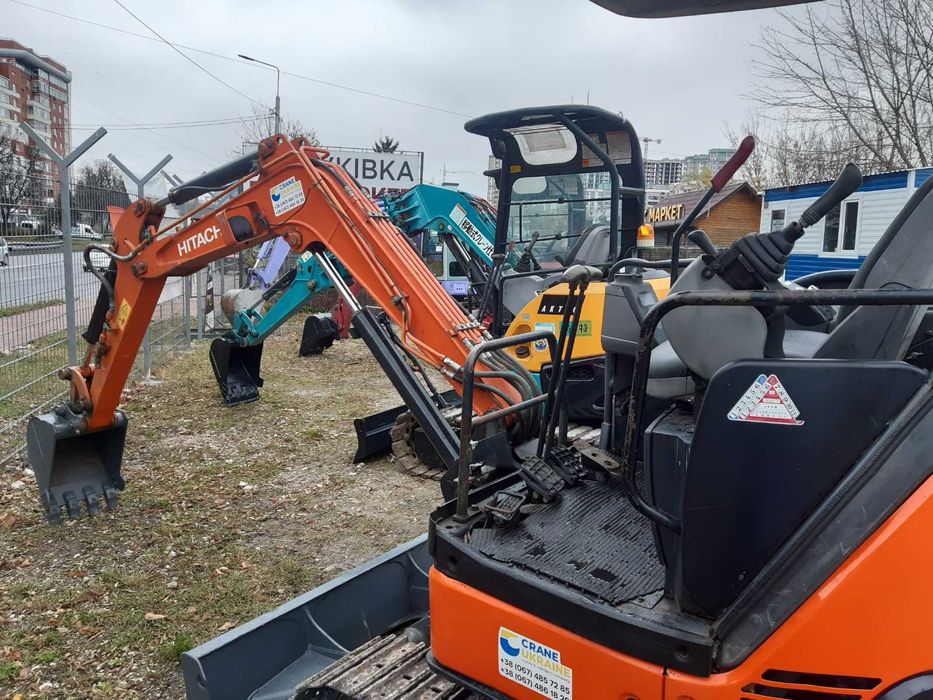 Екскаватор гусеничний HITACHI ZX30UR
