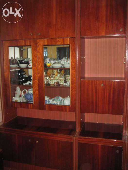 Продам стенку с лаковым покрытием б/у