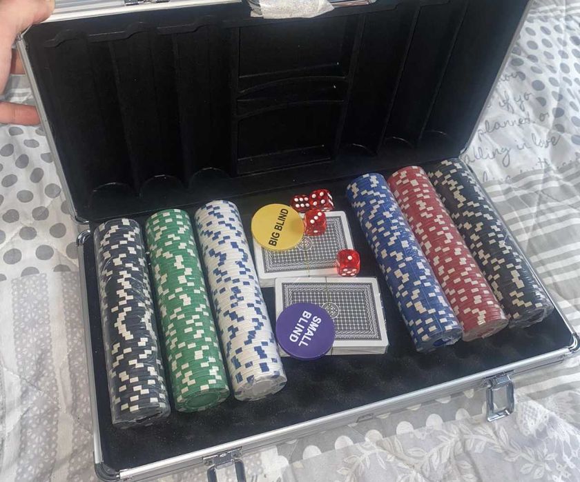 NOWY Kompletny zestaw do gry w pokera 300 żetonów + walizka