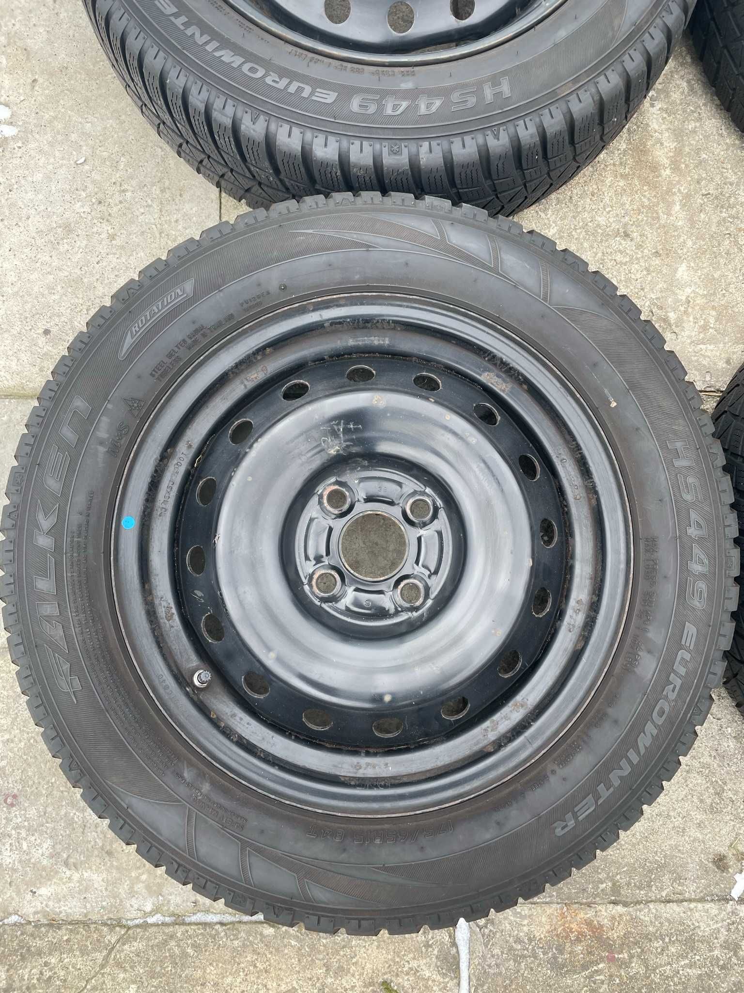 Felgi stalowe 15" Suzuki J15x5J 4X100 Opony zimowe Falken Kołpaki