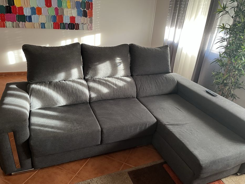 Vendo Sofá de três lugares