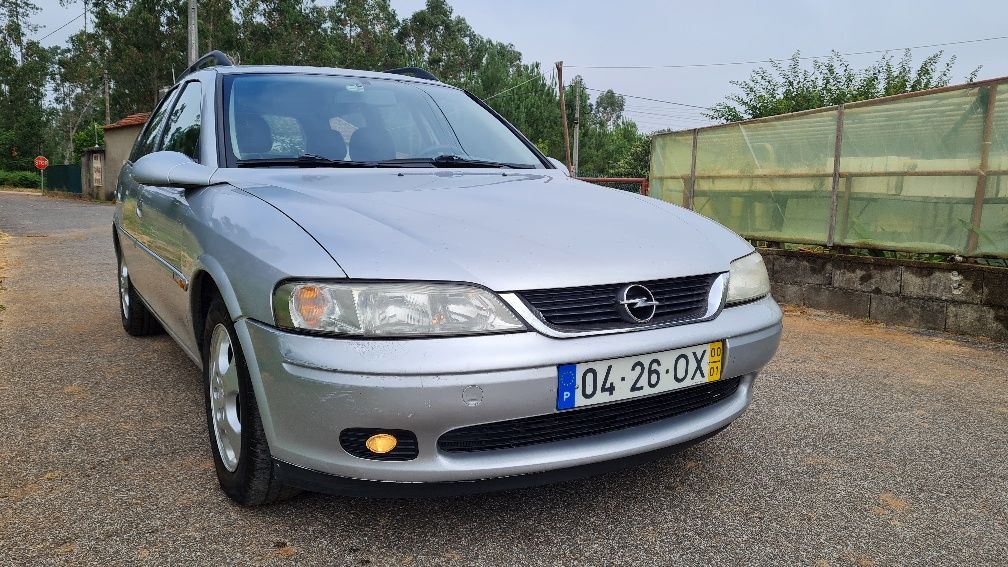 Opel Vectra Caravan 100 anos - ano 2000