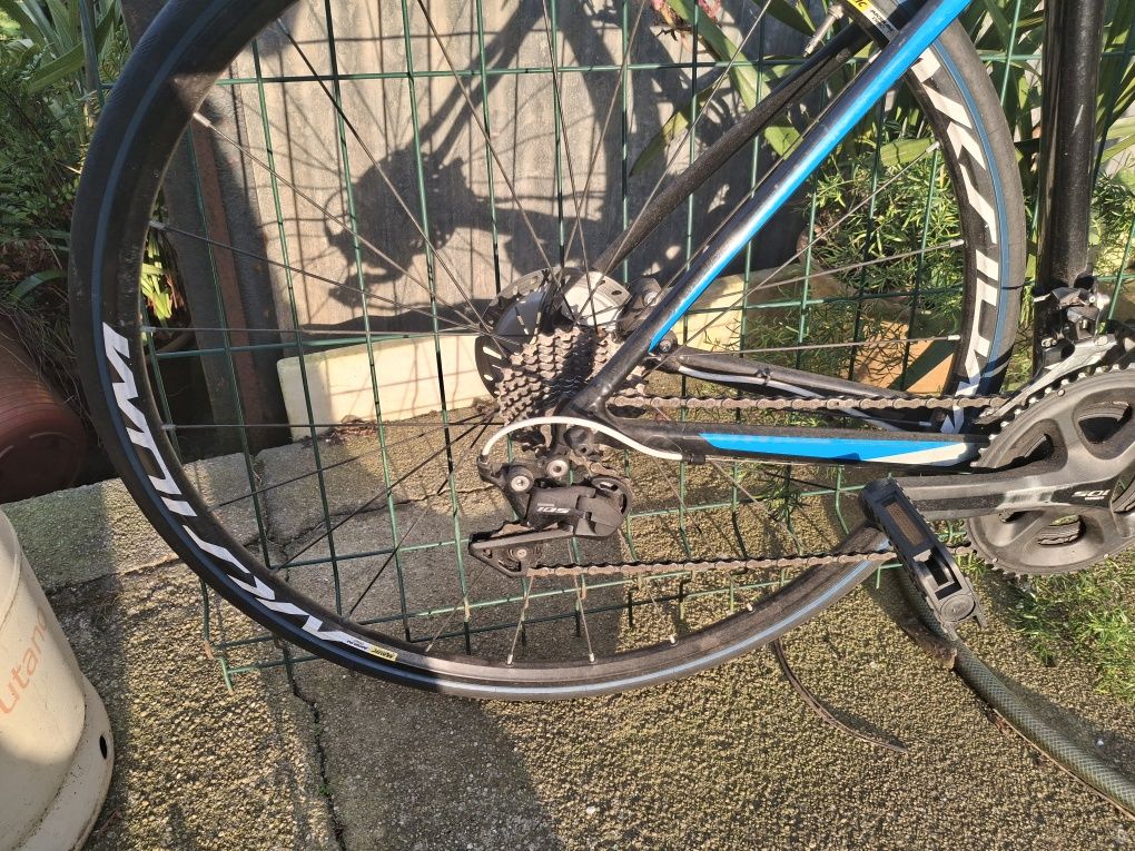 Bicicleta de estrada Giant Contend SL2 Disc