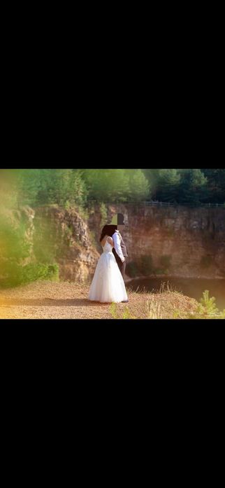 suknia ślubna z salonu Essense of Australia model 3720