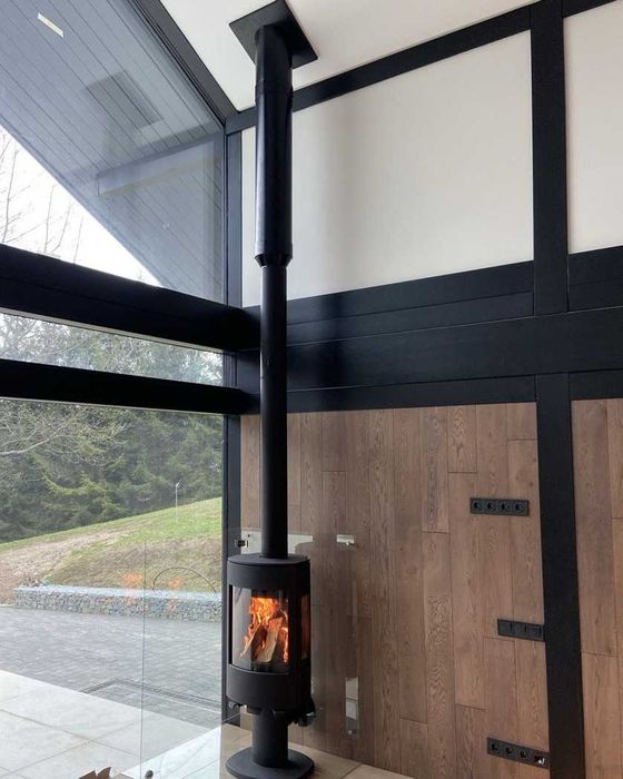 Dovre Astro 4CB/P – скандинавський дизайн і огляд вогню з 3 боків