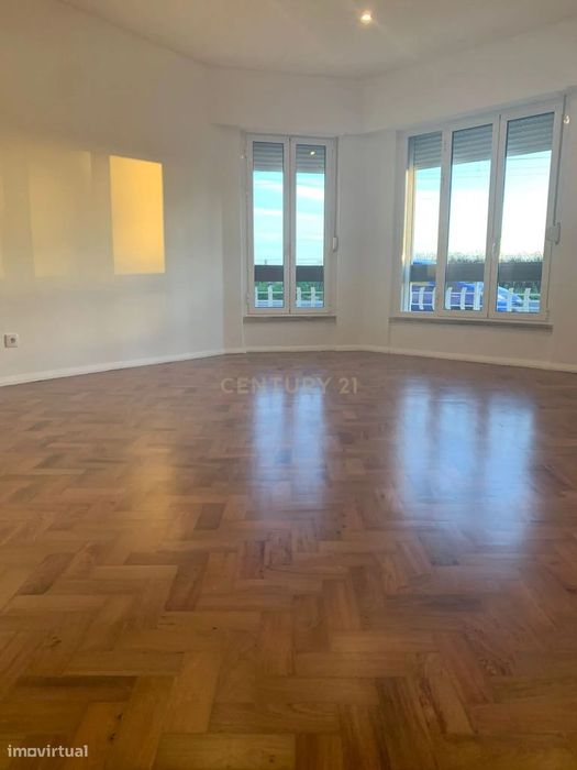 Apartamento T3 - Cruz Quebrada