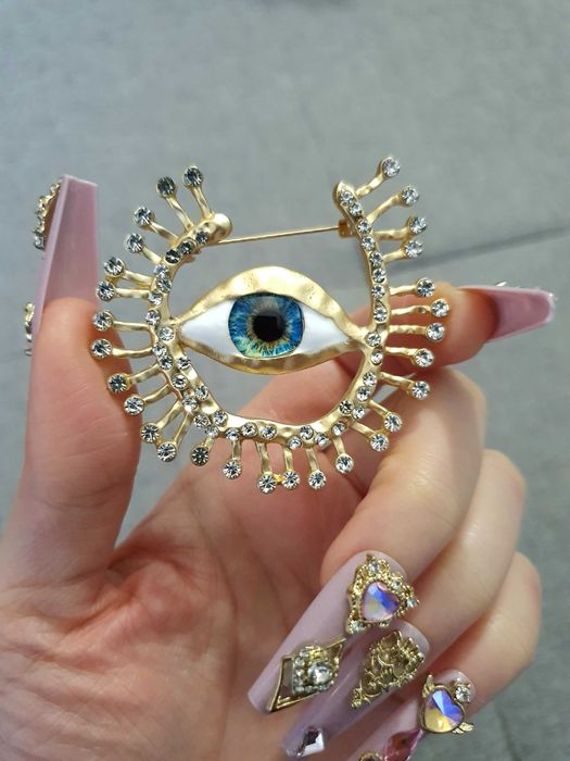 Broche pregadeira alfinete surrealista olho colorido dourado satinado